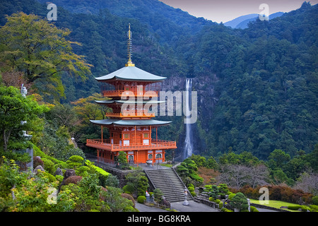 Seiganto-Ji buddhist Temple. Pagoda with Nachi waterfall ( 'Nachi no Taki'). Yoshino-Kumano National Park. Stock Photo