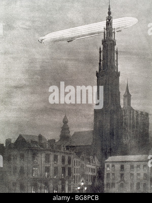 WORLD WAR I (1914-1918). First german zeppelin over Antwerp the night of August 25th dropping several bombs. Stock Photo