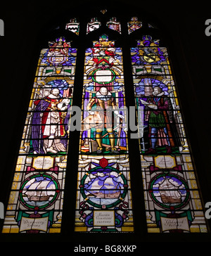 Commemorative stained glass window to Capt. John Smith and the Jamestown endeavour., in St Sepulchre-without-Newgate church Stock Photo