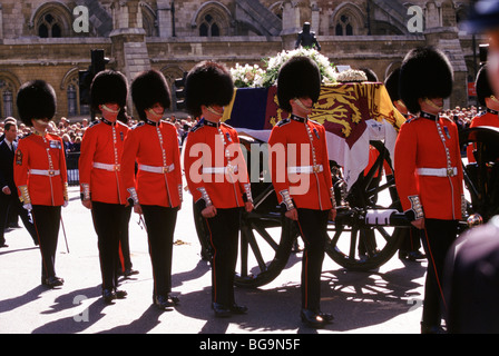 A gun carriage carries the coffin of Princess Diana of Wales at her funeral Stock Photo