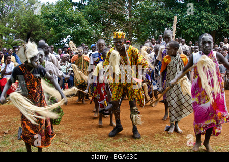 Kikuyu boys performing tribal dance, Karatina, Kenya Stock Photo - Alamy