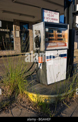 Abandoned gas pump, Moultrie, GA, USA Stock Photo