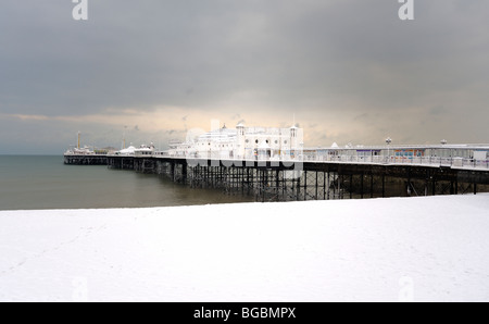 Brighton pier and beach covered in snow Stock Photo