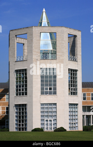 Moller Centre Cambridge Churchill College Cambridge University. Striking Architecture tower. Stock Photo