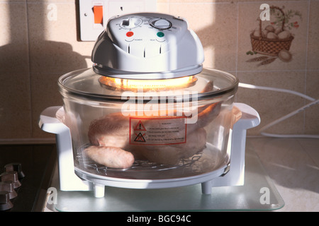 kapsel trommel veerboot Halogen oven chicken cooking hi-res stock photography and images - Alamy