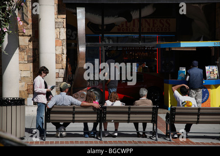 People resting in front of Gatlinburg Tennessee Guinness World of Records museum sidewalk in USA North America US lifestyle daily life everyday hi-res Stock Photo