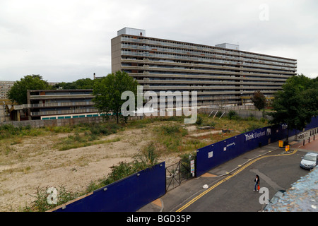 Large, monolithic 'barrier' block in Heygate Estate, Elephant & Castle, London, UK Stock Photo