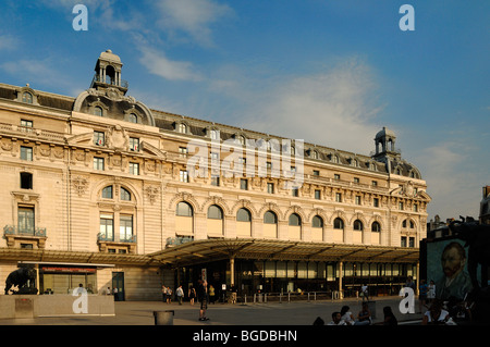 Exterior of Main Facade of the Musée d'Orsay Museum, a former Railway Station built 1898-1900, Paris, France Stock Photo