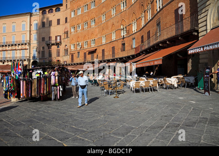 Tourists in the Piazza Del Campo, Siena, Tuscany, Italy, Europe Stock Photo