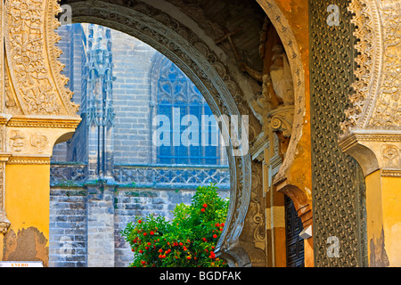 Looking through Puerta del Perdon (Door of Forgiveness),Seville ...