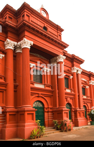 The red facade of the Government Museum in Bangalore, India. Stock Photo