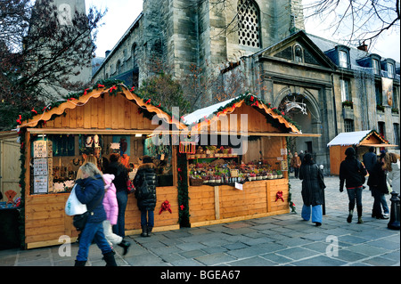 Paris, France, Christmas Shopping, Crowd People Traditional Christmas Markets, 'Saint Germain des Prés'  Christmas in Paris Stock Photo