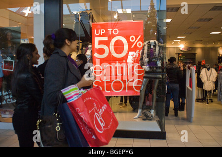 Last minute shoppers at the Queens Center mall in the borough of Queens in New York on Christmas Eve Stock Photo