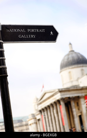 The National Gallery London, The National Gallery sign, The National ...
