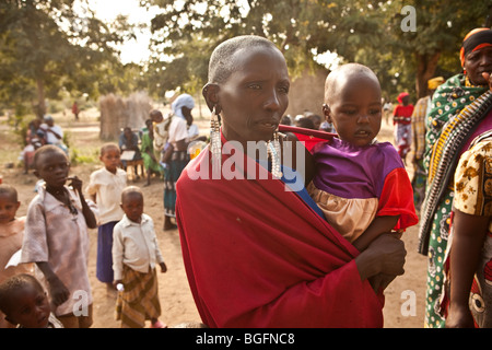 A Maasai woman at a medical dispensary in Tanzania: Manyara Region, Simanjiro District, Kilombero Village. Stock Photo