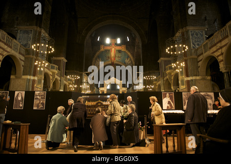 Devotees visiting the relics of St Therese of Lisieux at Westminster Cathedral Stock Photo