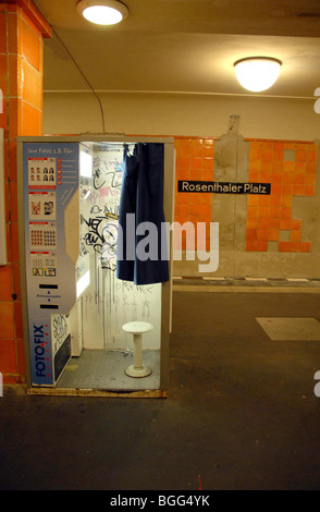 Berlin. Germany. Passport photo booth Prenzlauer Berg Stock Photo - Alamy