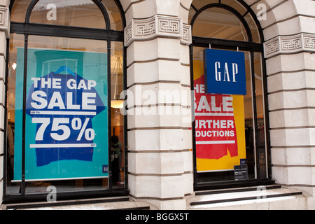 January sales around Norwich in the record snowfall of January 2010 Gap Clothing Stock Photo