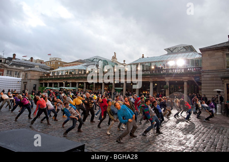 flashmob 'flash mob' flashmobbing 'flash mobbing' group dancing Stock Photo