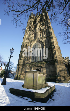 Town of Wrexham, Wales. Elihu Yale’s tomb at St Giles’ parish church with the 16th century tower in the background. Stock Photo