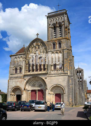 Church Sainte Marie Madeleine (Basilica of St. Magdalene), Vezelay, Burgundy, France Stock Photo