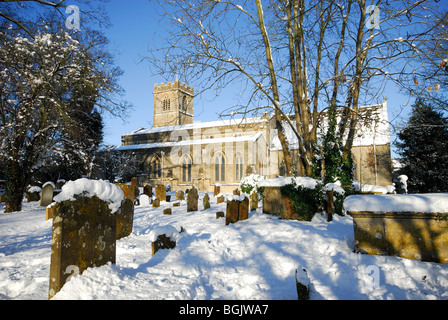 OXFORDSHIRE, UK. St. Leonard's church in the snow, Eynsham near Witney. 2010. Stock Photo