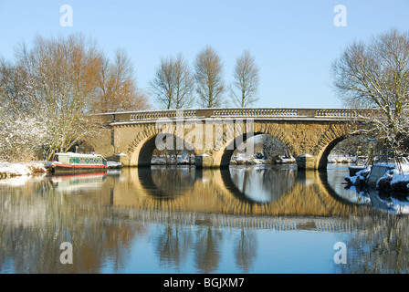 A winter scene on the River Thames in Oxfordshire. Swinford Toll Bridge near Eynsham. 2010. Stock Photo
