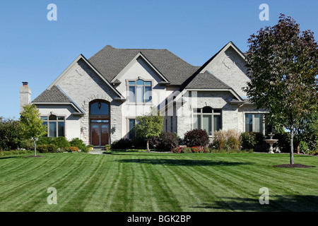 Manicured front lawn of modern house Stock Photo - Alamy