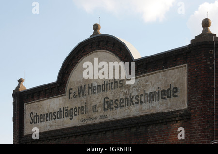 Solingen, Gesenkschmiede Hendrichs, LVR-Industriemuseum, 'Giebel mit Schriftzug: ''F&W Hendrichs Scherenschlägerei u. Gesenkschm Stock Photo