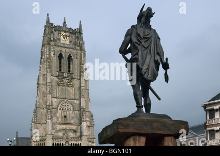 Basilica of Our Lady / Onze-Lieve-Vrouwebasiliek and the statue of Ambiorix, prince of the Eburones, Tongeren / Tongres, Belgium Stock Photo