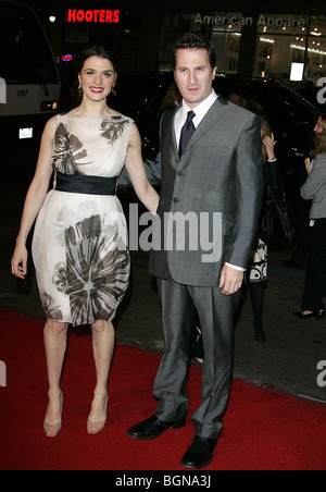 RACHEL WEISZ DARREN ARONOFSKY THE FOUNTAIN PREMIERE. AFI FEST 2006 OPENING NIGHT GALA GRAUMANS CHINESE HOLLYWOOD CALIFORNIA Stock Photo