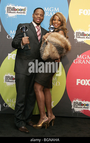 KENDU ISAACS MARY J. BLIGE 2006 BILLBOARD MUSIC AWARDS PRESSROOM MGM GRAND LAS VEGAS USA 04 December 2006 Stock Photo