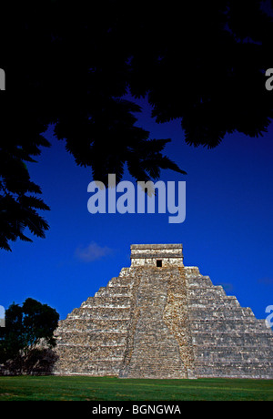 El Castillo, Pyramid of Kukulcan, Chichen Itza Archaeological Site, Chichen Itza, Yucatan State, Yucatan Peninsula, Mexico Stock Photo