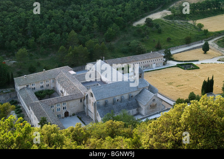 Sénanque Abbey / Abbaye Notre-Dame de Sénanque near village of Gordes, Vaucluse, Provence-Alpes-Côte d'Azur, Provence, France Stock Photo