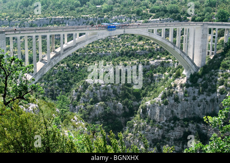 Bungee jumping from the bridge Pont de l'Artuby in the Gorges du Verdon / Verdon Gorge, Alpes-de-Haute-Provence Provence, France Stock Photo