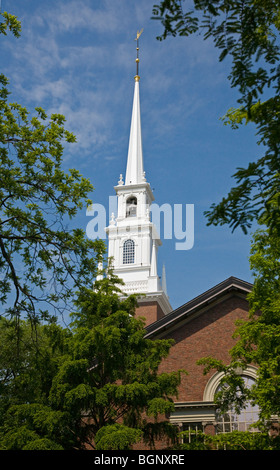 Memorial Church steeple on Harvard University campus in Cambridge ...