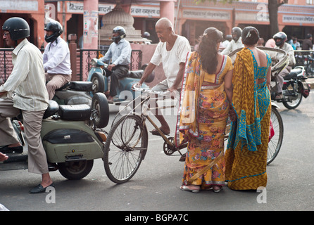 Two saree dressed women crossing a busy road in Jaipur, Rajasthan, India Stock Photo