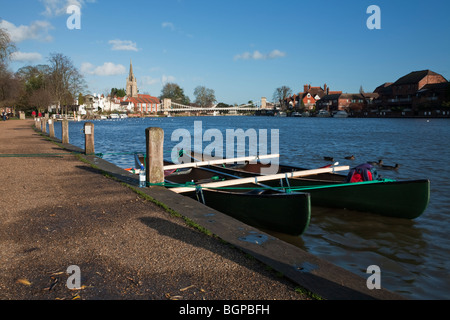 Moored canoes on the River Thames at Marlow, Buckinghamshire, Uk Stock Photo