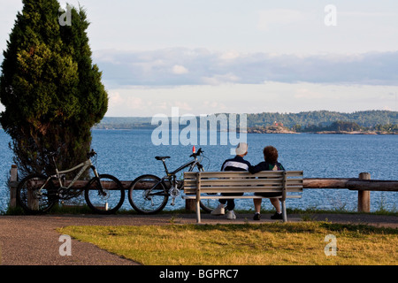 American lakeshore n USA Great Lakes landscape outside horizon from behind scenic US lifestyle daily life hi-res Stock Photo