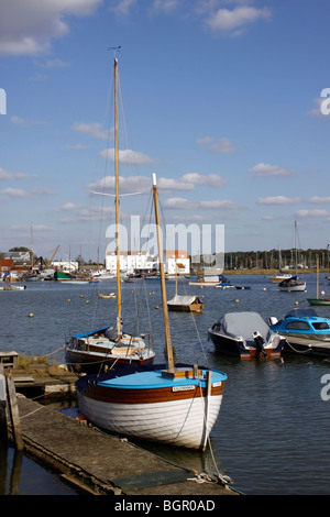 THE PICTURESQUE RIVER DEBEN AT WOODBRIDGE IN THE COUNTY OF SUFFOLK. UK. Stock Photo