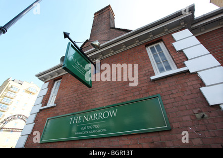 The Narrow, Riverside Pub in Limehouse, London, Uk Gordon Ramsey owned gastropub where he served precooked food Stock Photo