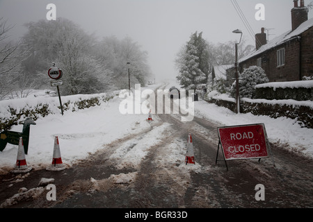 Ringinglow road in Sheffield, closed because of heavy snow, winter January 2010 Stock Photo