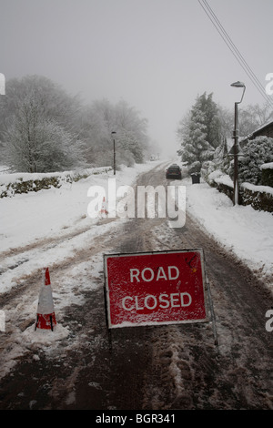 Ringinglow road in Sheffield, closed because of heavy snow, winter January 2010 Stock Photo