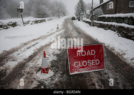 Ringinglow road in Sheffield, closed because of heavy snow, winter January 2010 Stock Photo