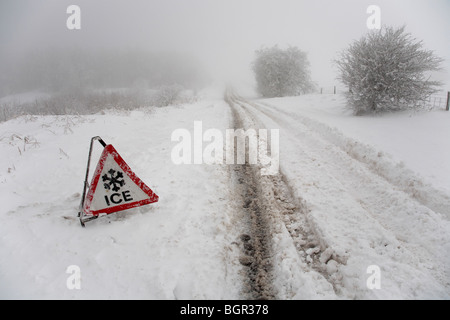 Ringinglow road in Sheffield, closed because of heavy snow, winter January 2010 Stock Photo