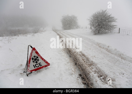 Ringinglow road in Sheffield, closed because of heavy snow, winter January 2010 Stock Photo