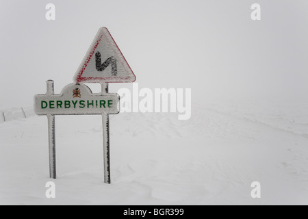 Ringinglow road in Sheffield, closed because of heavy snow, winter January 2010 Stock Photo