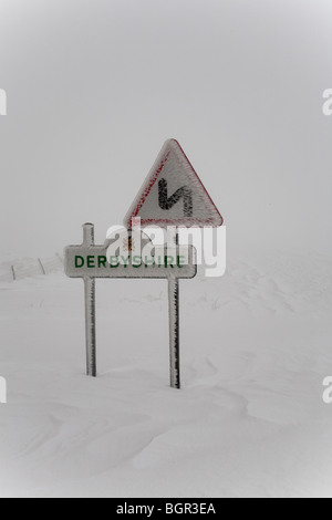 Ringinglow road in Sheffield, closed because of heavy snow, winter January 2010 Stock Photo