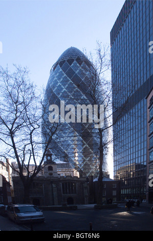 30 ST MARYS AXE THE GHERKIN SWISS RE, LONDON, UNITED KINGDOM, FOSTER AND PARTNERS Stock Photo