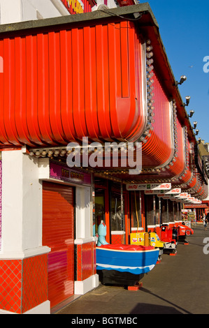 Amusement arcades on the seafront at Scarborough Stock Photo - Alamy
